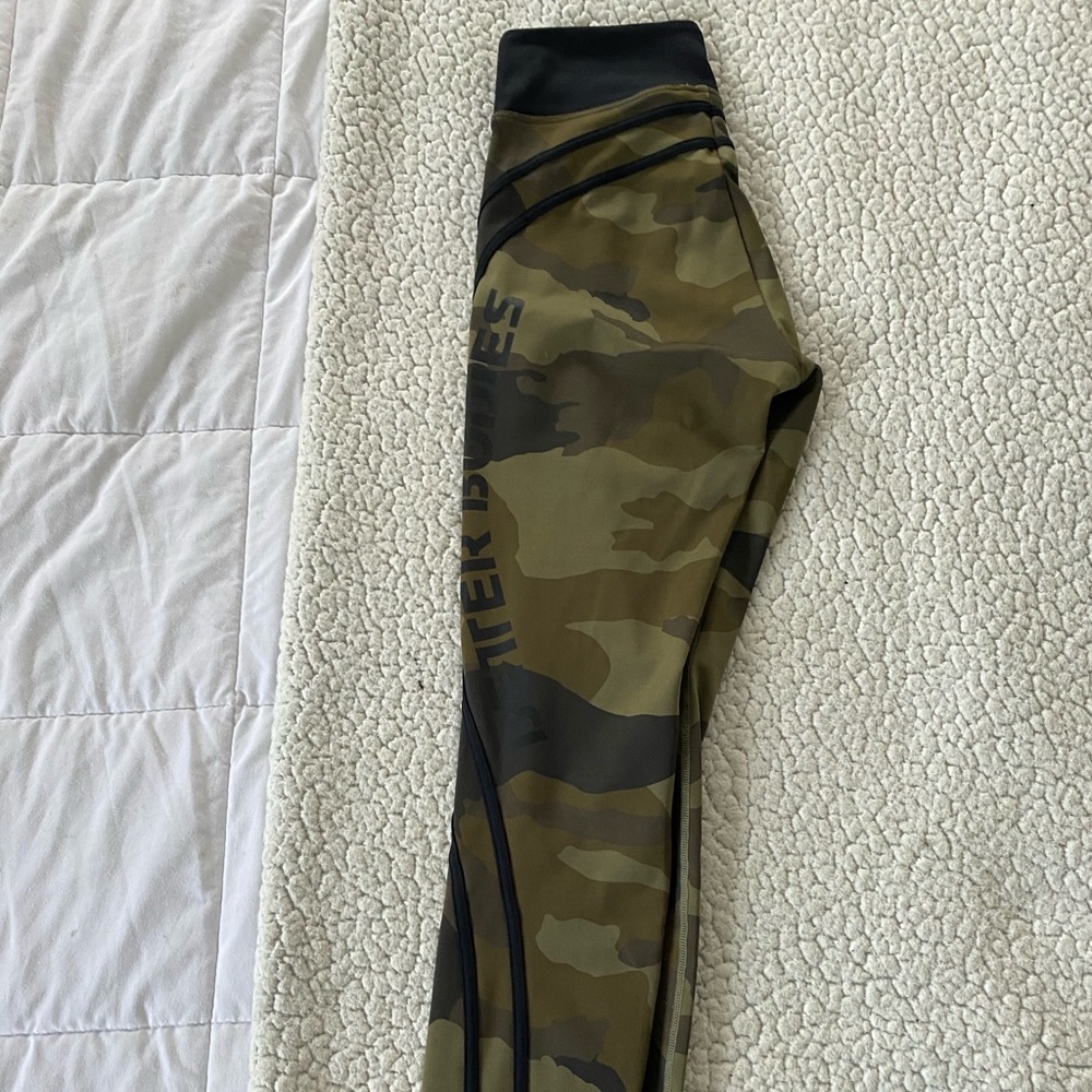 Better Bodies High Waisted Camo leggings